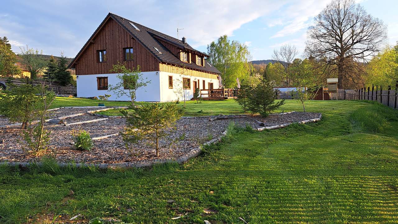 Javorník na Šumavě in Czech Republic: the building where the vacation home is located.