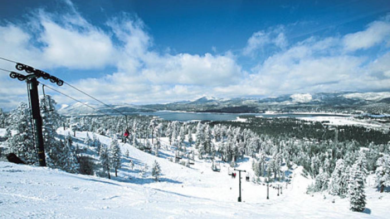 Bear Valley in USA - a snow covered ski slope.