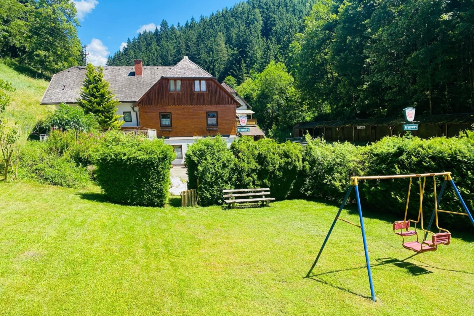 Schwäbeleholzlift – Sonthofen in Germany - a backyard with a swing and a house in the background.