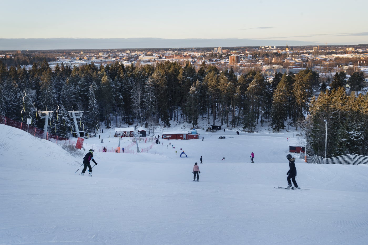 Hemlingbybacken – Gävle in Sweden - a group of people skiing down a hill.