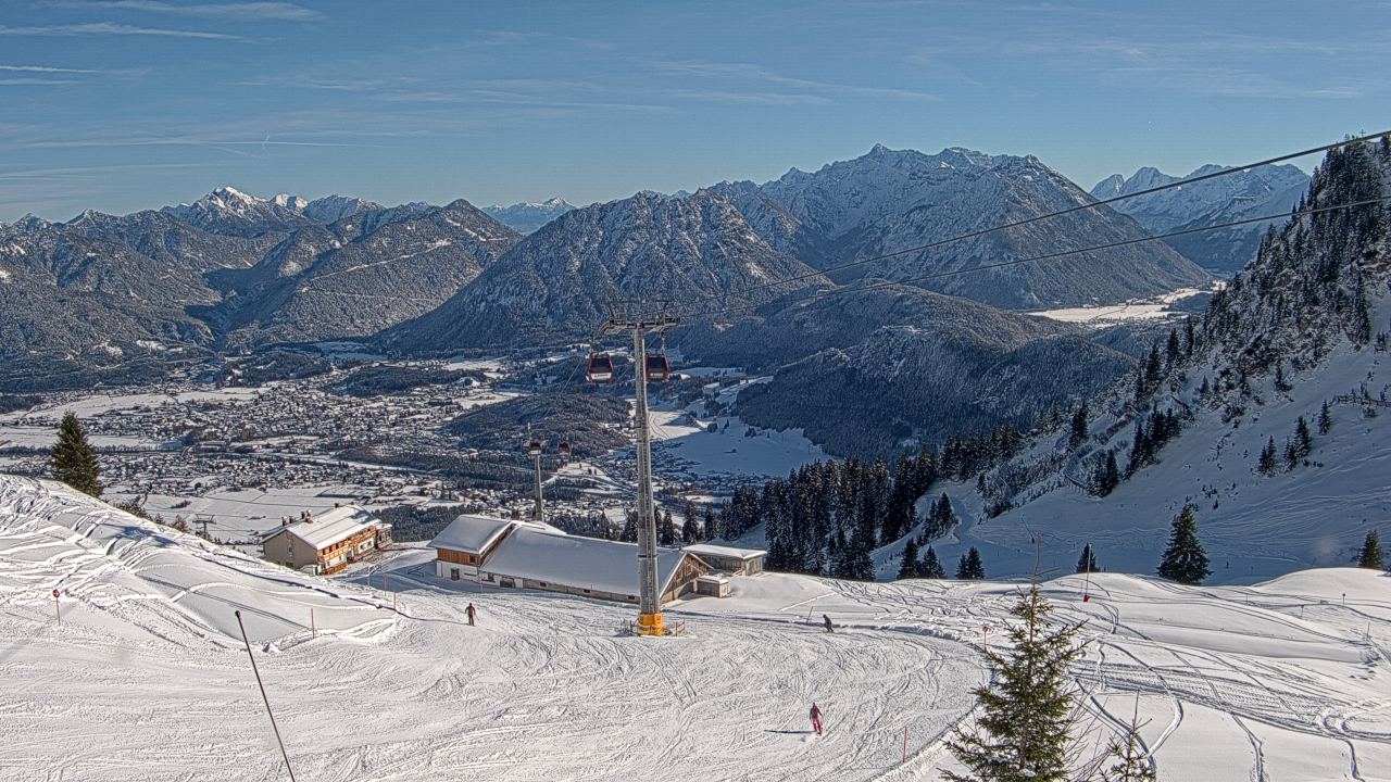 Hahnenkamm – Höfen | ​Reutte in Austria - a view of a ski lift going up a hill.