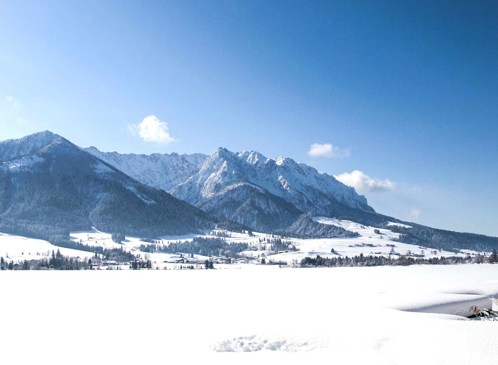 Amberglift – Walchsee in Austria - a person on a snowboard in the snow.