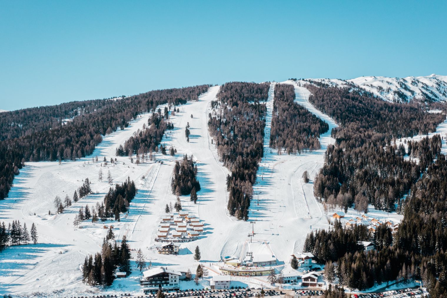 Fanningberg in Austria: a ski resort in the middle of a snowy mountain.