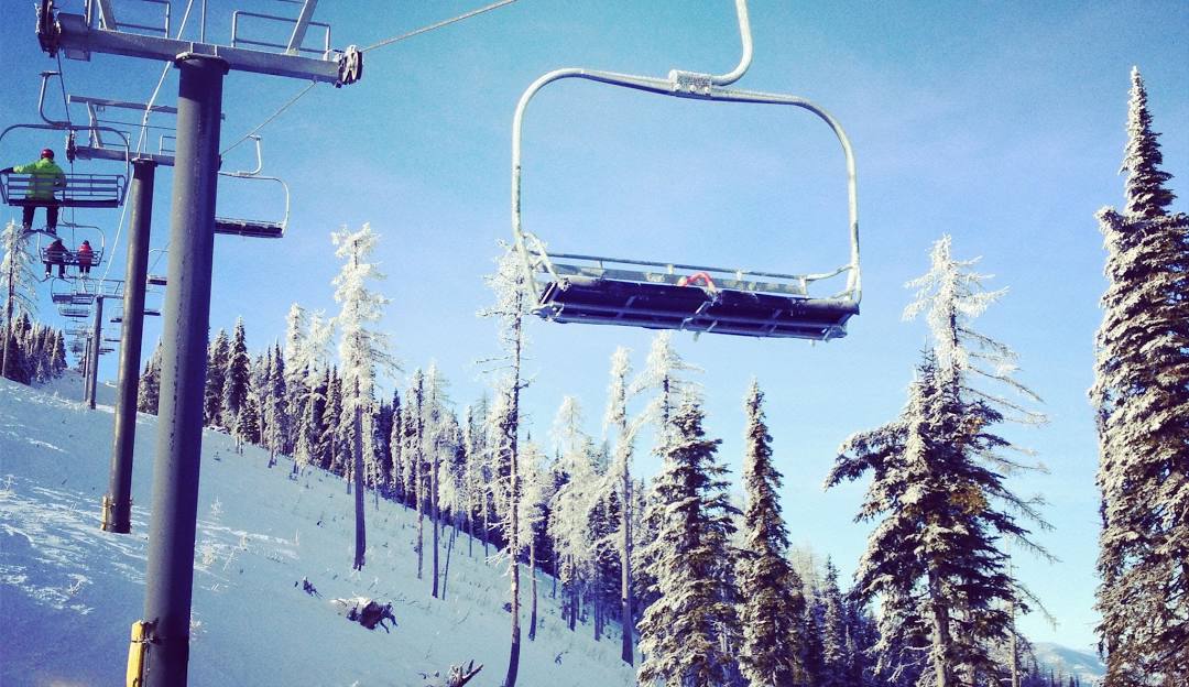 49° North Mountain Resort in USA - a ski lift going up the mountain.