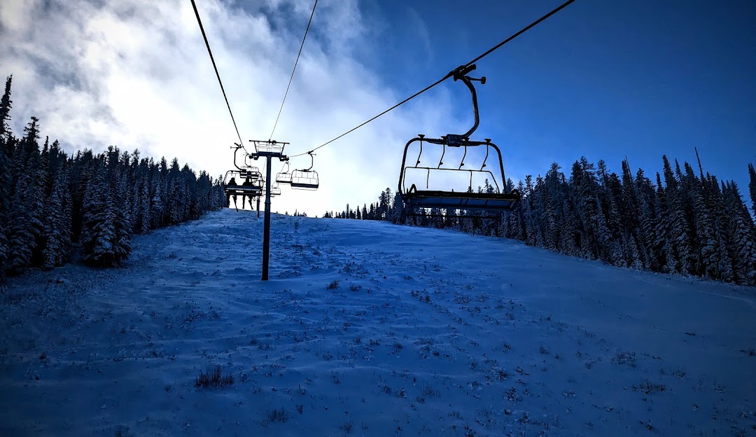 49° North Mountain Resort in USA - a ski lift going up a snowy slope.