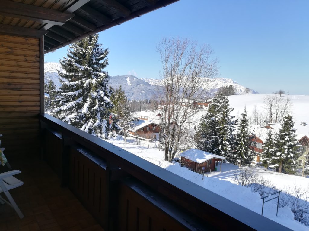 Bachrain – Golling an der Salzach in Austria - a balcony with a view of the mountains.