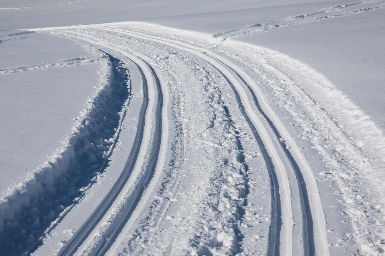 Knoten – Oberrod in Germany - a car driving down a snow covered road.