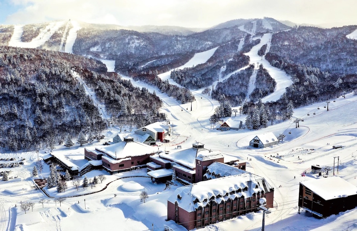 Kiroro in Japan: a ski resort surrounded by snow covered mountains.