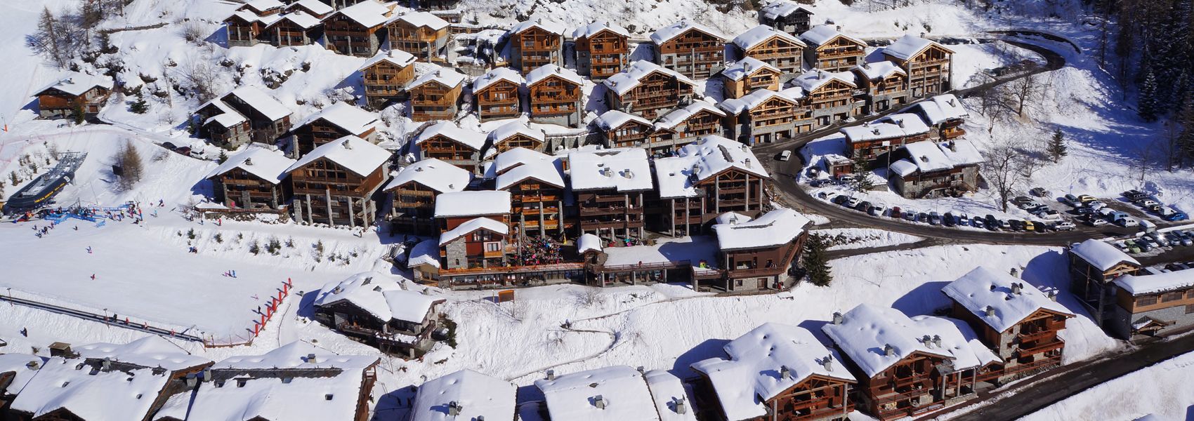 Sainte Foy in France: a ski resort surrounded by snow covered mountains.