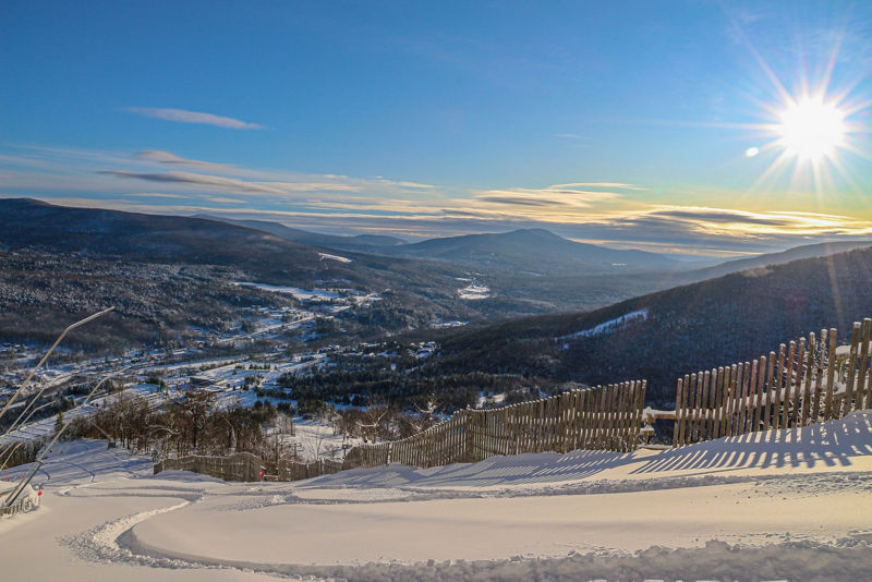 Hunter Mountain in USA - a view from the top of a snowy mountain.