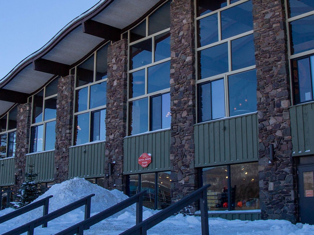 Hunter Mountain in USA: the building is made of stone.