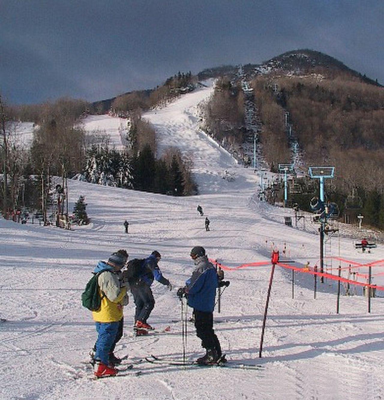 Hunter Mountain in USA - a group of people skiing down a snowy slope.