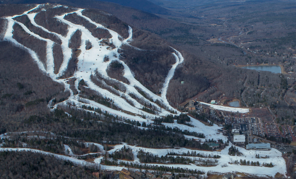 Hunter Mountain in USA: a view of a ski resort from a plane.