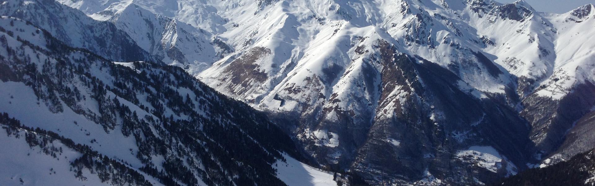 Font-Romeu | ​Bolquère Pyrénées 2000 in France - a view of a snowy mountain range.