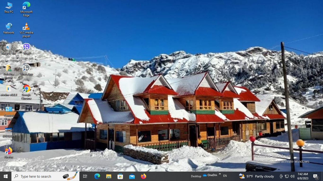 Dolakha Kalinchowk Resort in Nepal: a picture of a ski resort in the snow.
