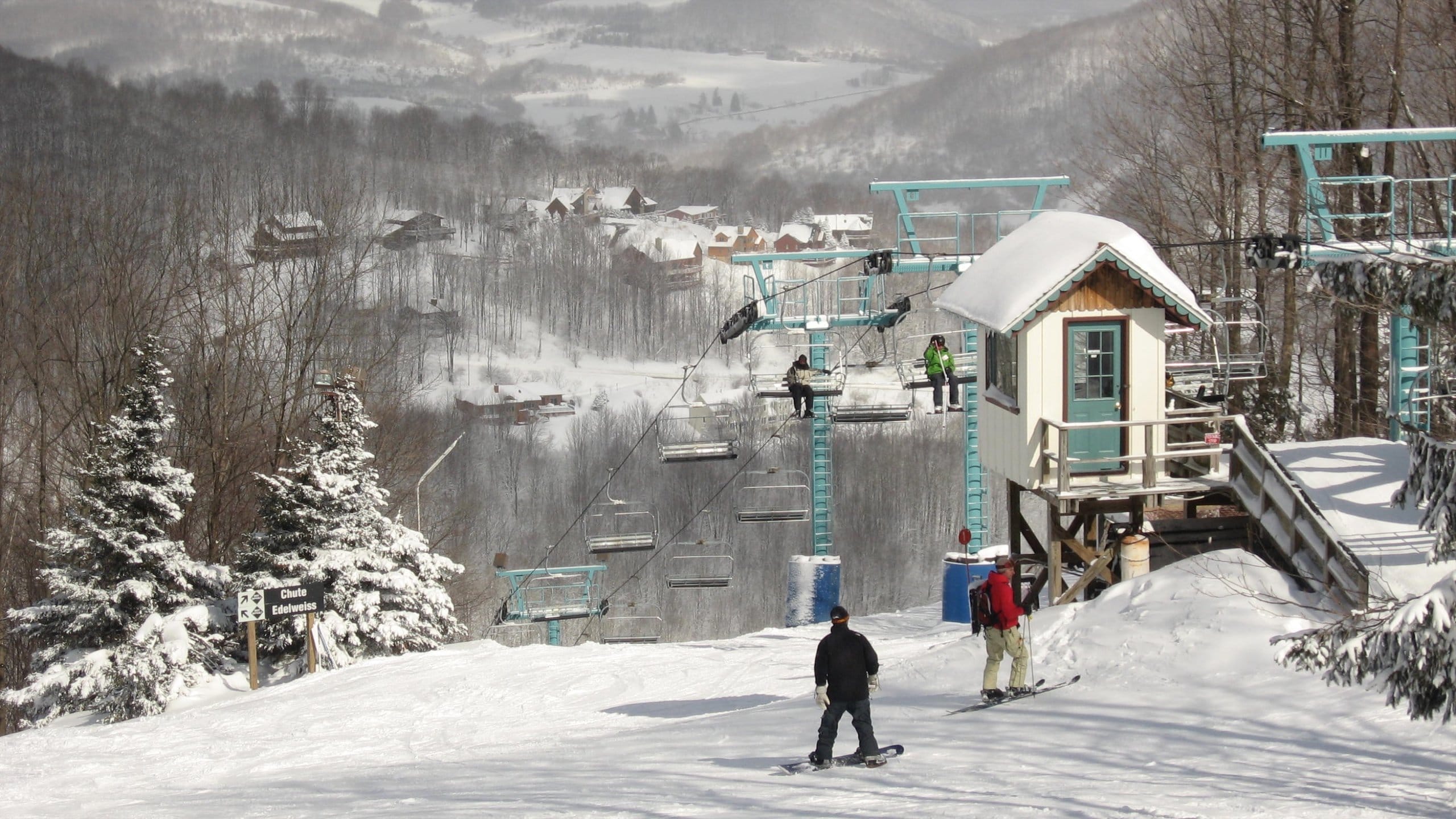 Holiday Valley Resort in USA - a ski lift going up the mountain.