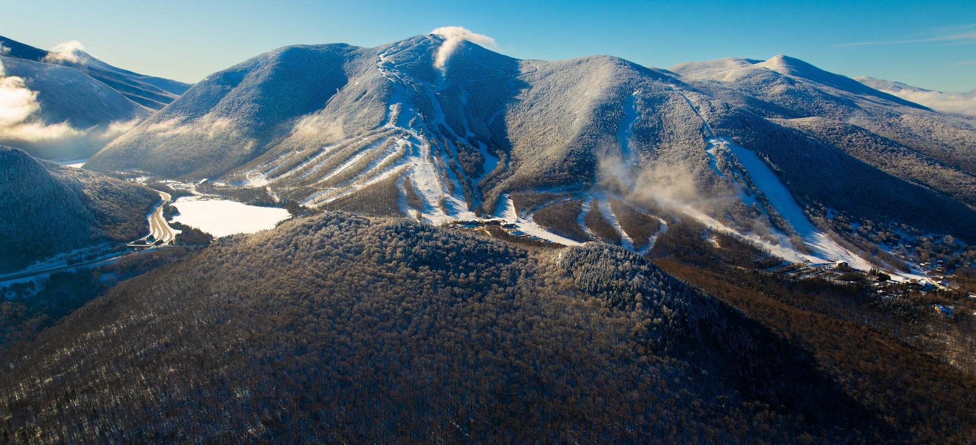 Cannon Mountain in USA - the mountains are covered in snow.