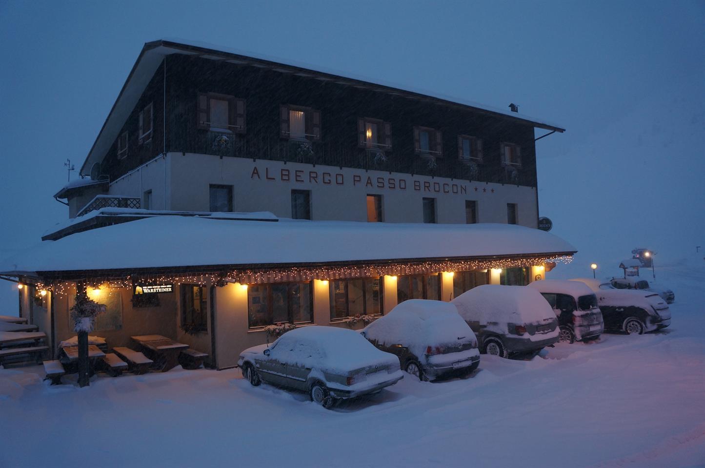 Lagorai | Passo Brocon – Castello Tesino in Italy: a car parked in the snow outside of a building.