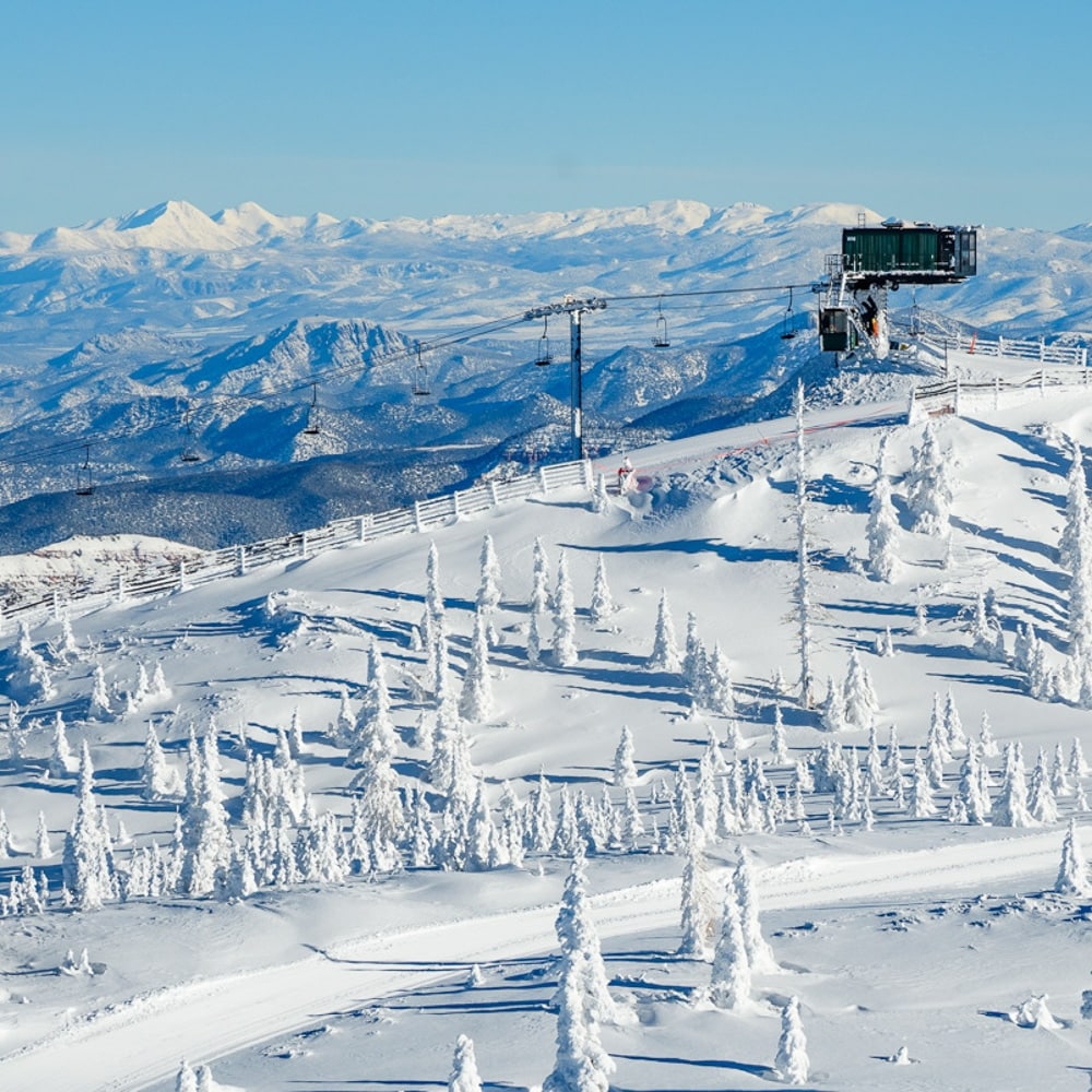 Brian Head in USA - a ski slope with snow covered trees and ski lift.