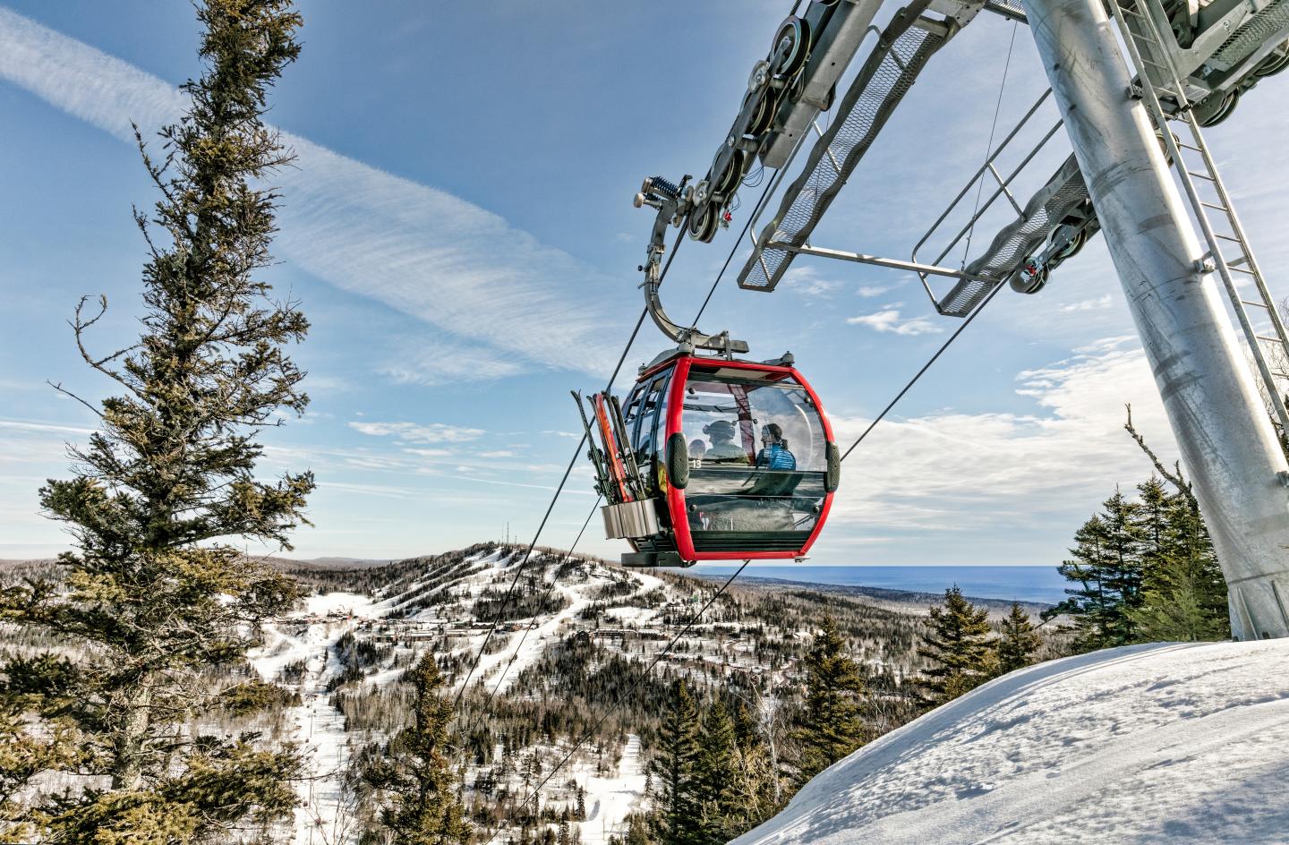 Lutsen Mountains in USA - a ski lift going up a snowy mountain.