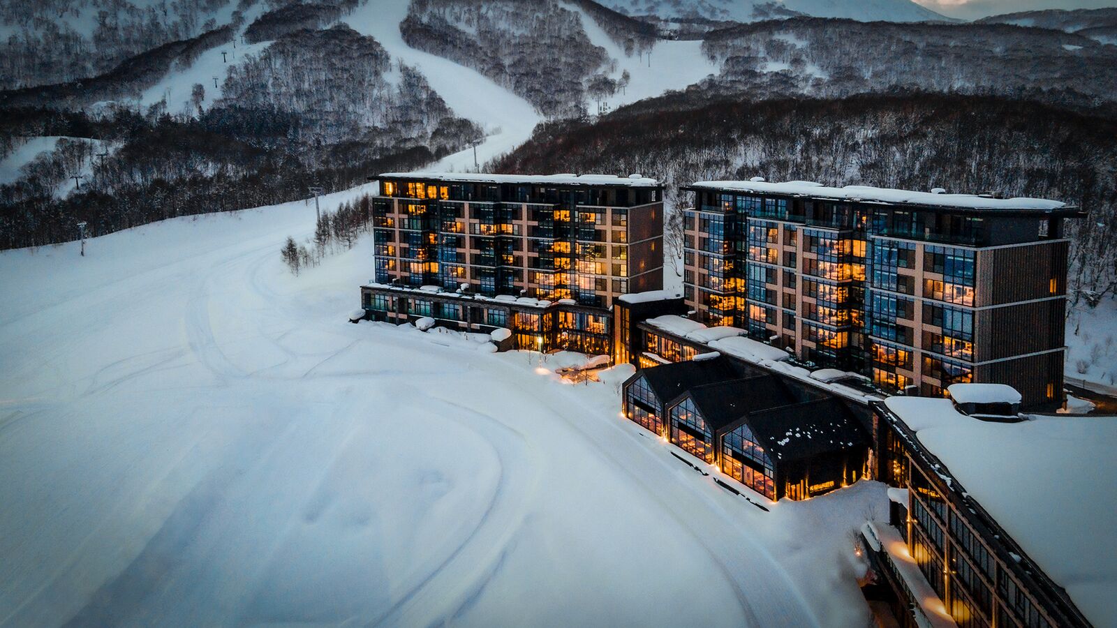 Niseko Weiss Cat in Japan: an aerial view of a ski resort at night.