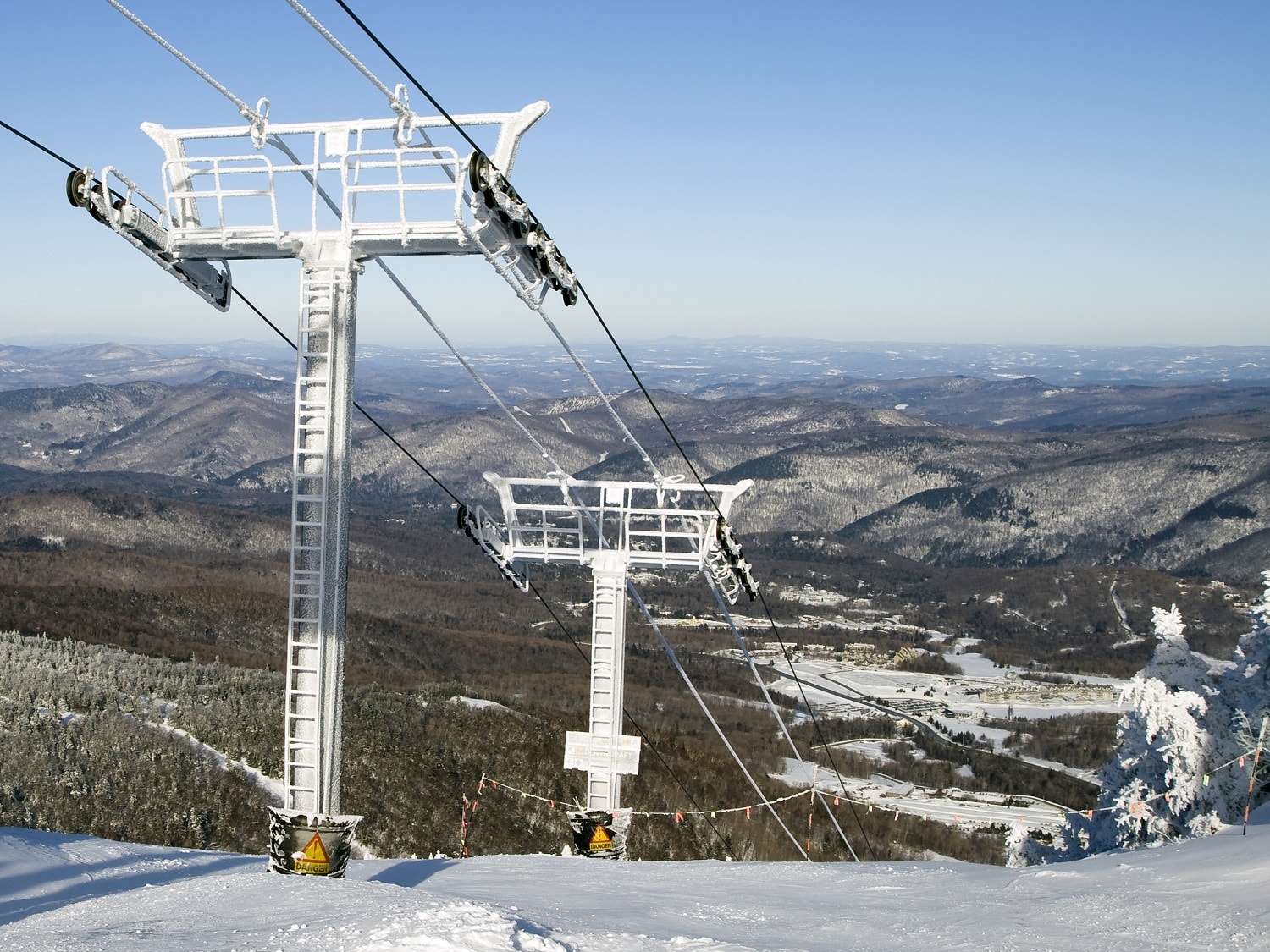 Pico Mountain in USA - a ski lift going up a snowy mountain.