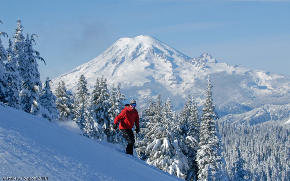White Pass in USA - a clear blue sky.