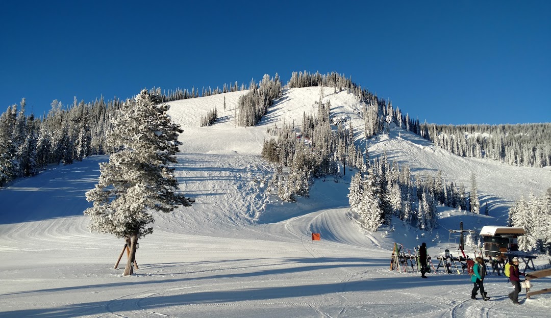 Lost Trail Powder Mountain in USA - a group of people skiing down a snow covered mountain.