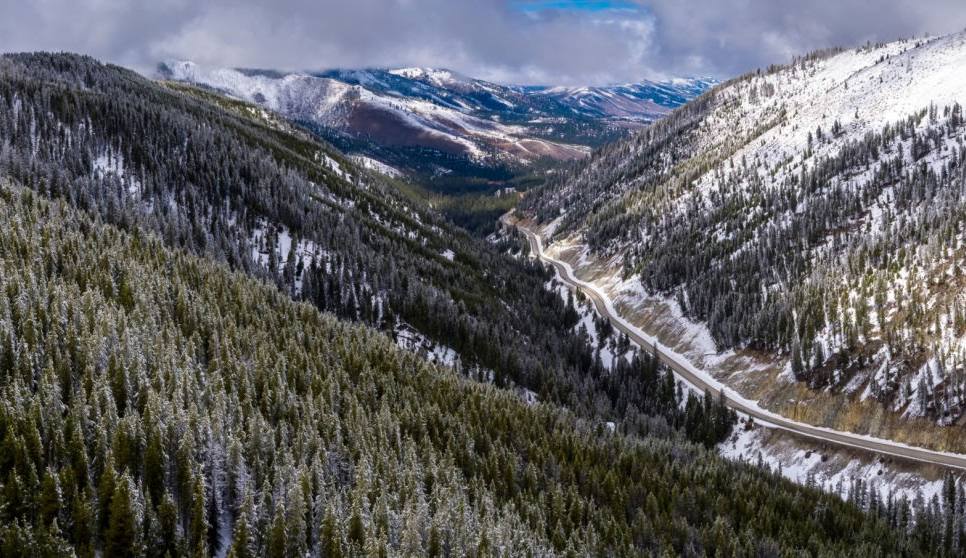 Lost Trail Powder Mountain in USA - the road to the top of the mountain.