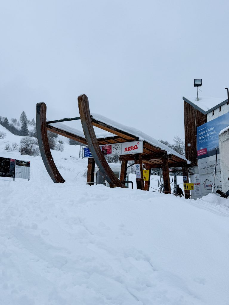 Amici del Nara in Switzerland - the entrance to the ski area is covered in snow.