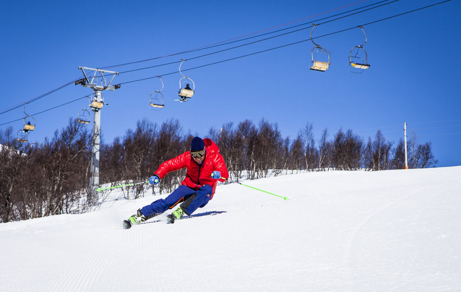 Mad River Glen in USA - a man in a red jacket skiing down a hill.