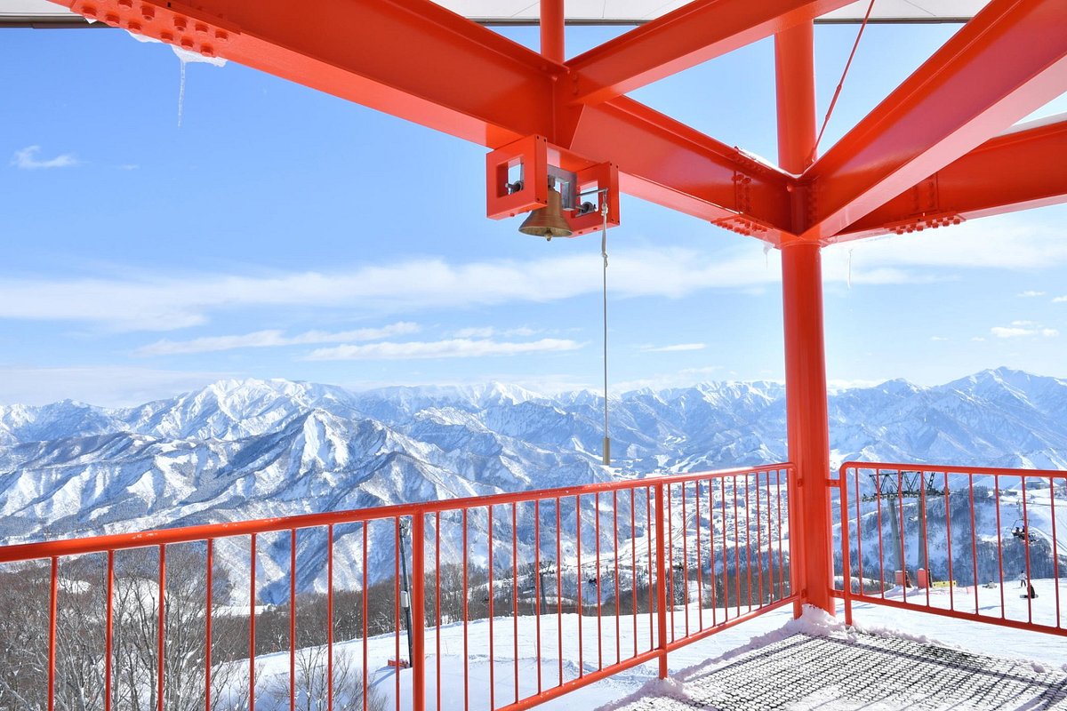 Yuzawa Kogen | ​Gala Yuzawa | ​​Ishiuchi Maruyama in Japan - a view of the mountains from the top of a mountain.