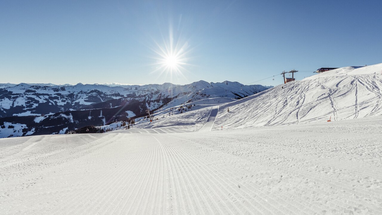Ski Juwel Alpbachtal Wildschönau - Markbachjochbahn in Austria - the sun is shining over the snow covered slopes.