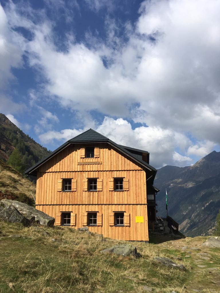 Ski Juwel Alpbachtal Wildschönau - Markbachjochbahn in Austria: a wooden building on the side of a mountain.