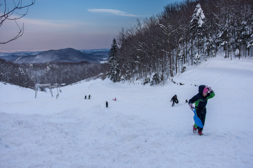 Skijalište Jarki in Croatia - a group of people skiing down a snowy hill.