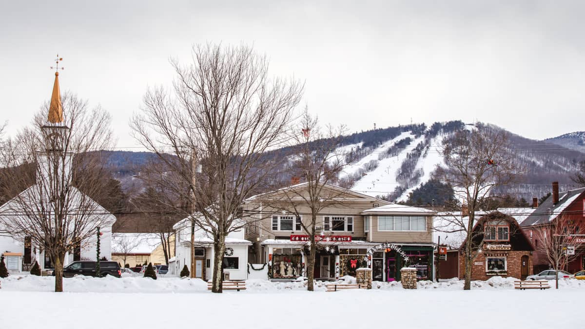 Cranmore Mountain Resort in USA - a small town in the mountains covered in snow.
