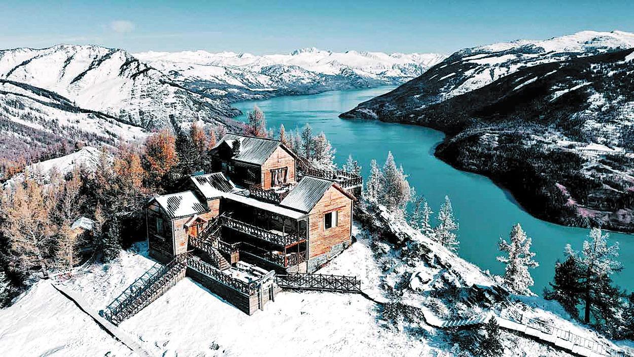 Kanas in China - a house in the middle of a snowy landscape.