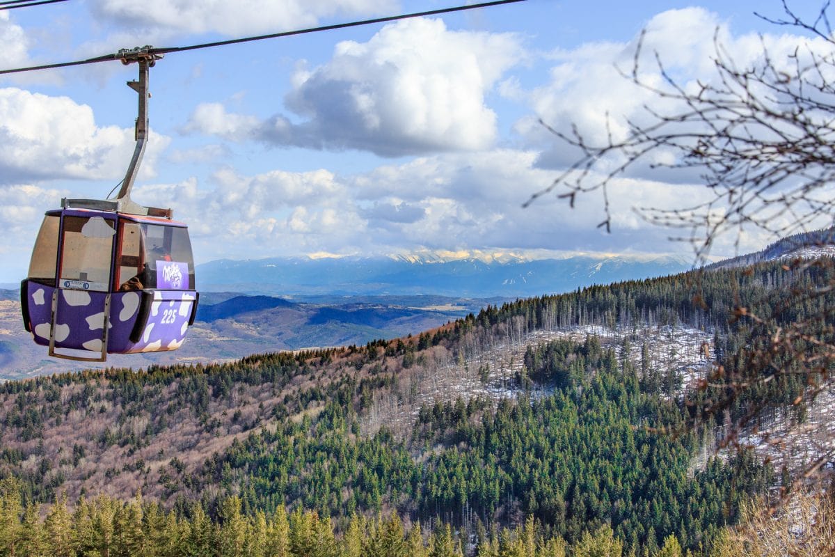 Vitosha | ​Aleko – Sofia in Bulgaria - a ski lift going up the mountain.