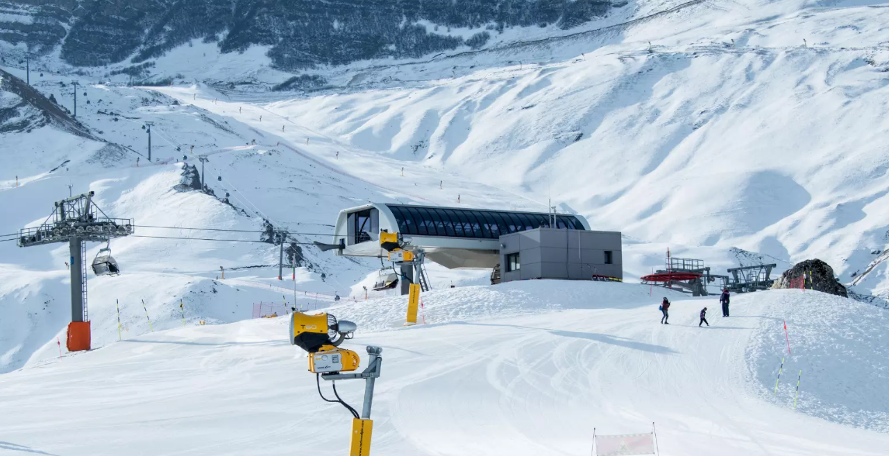 Tufandağ in Azerbaijan - a group of people skiing down a snowy slope.