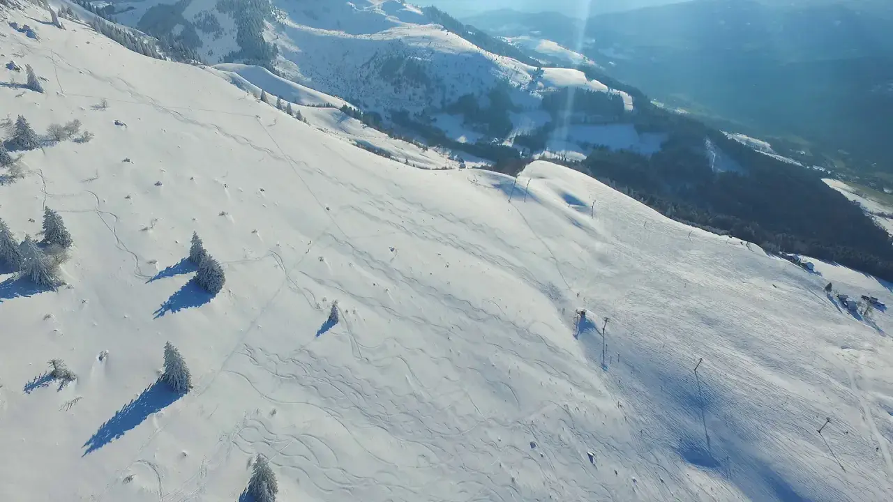 Hirmentaz | Les Habères – Bellevaux | Habère-Poche in France - a view from the top of a snowy mountain.