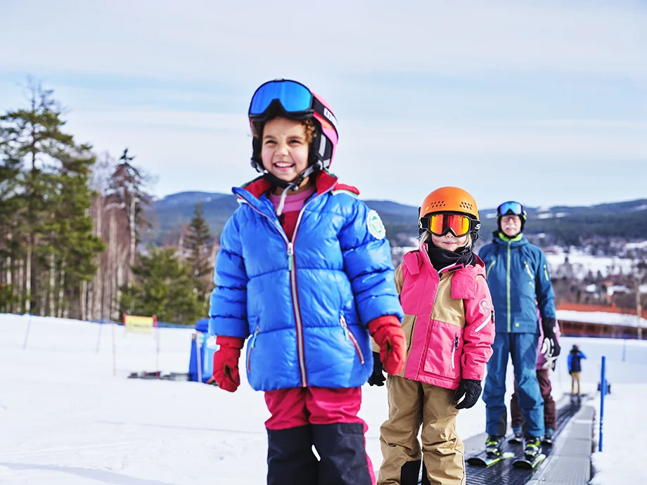 Järvsö in Sweden - a group of young children on a snowboard.