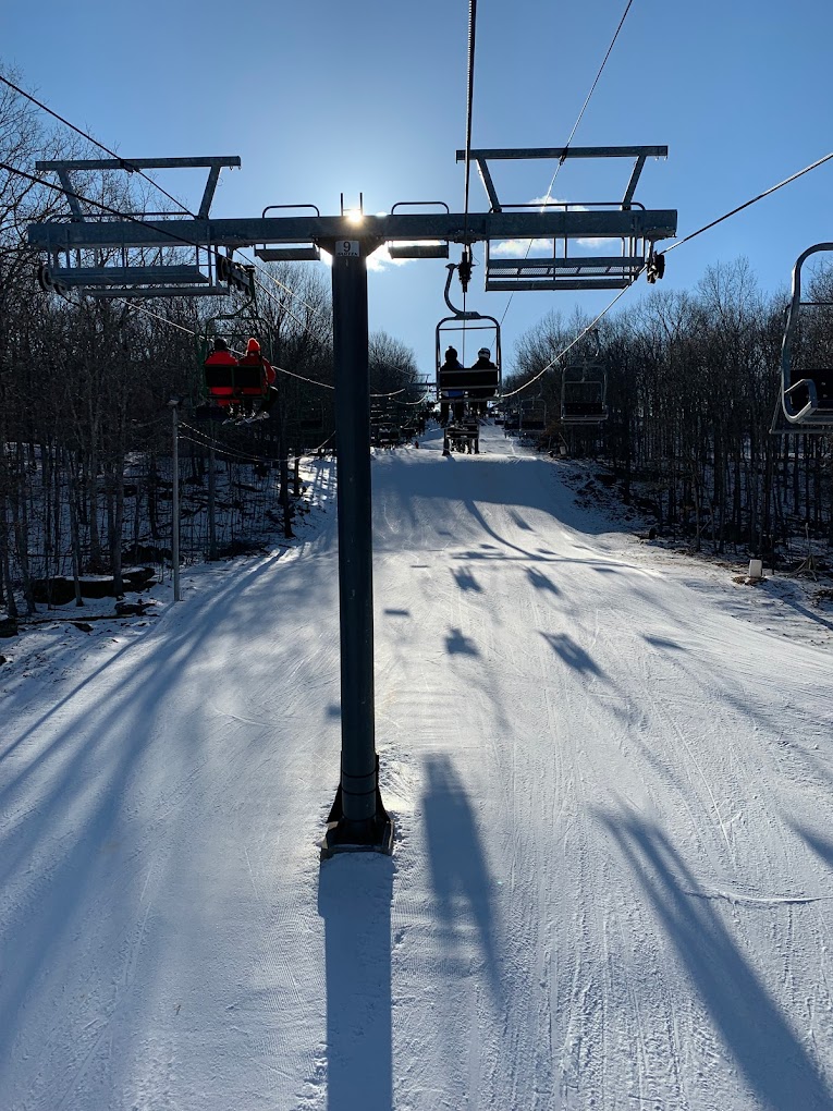 Ski Big Bear at Masthope Mountain in USA - a ski lift going down a snowy slope.