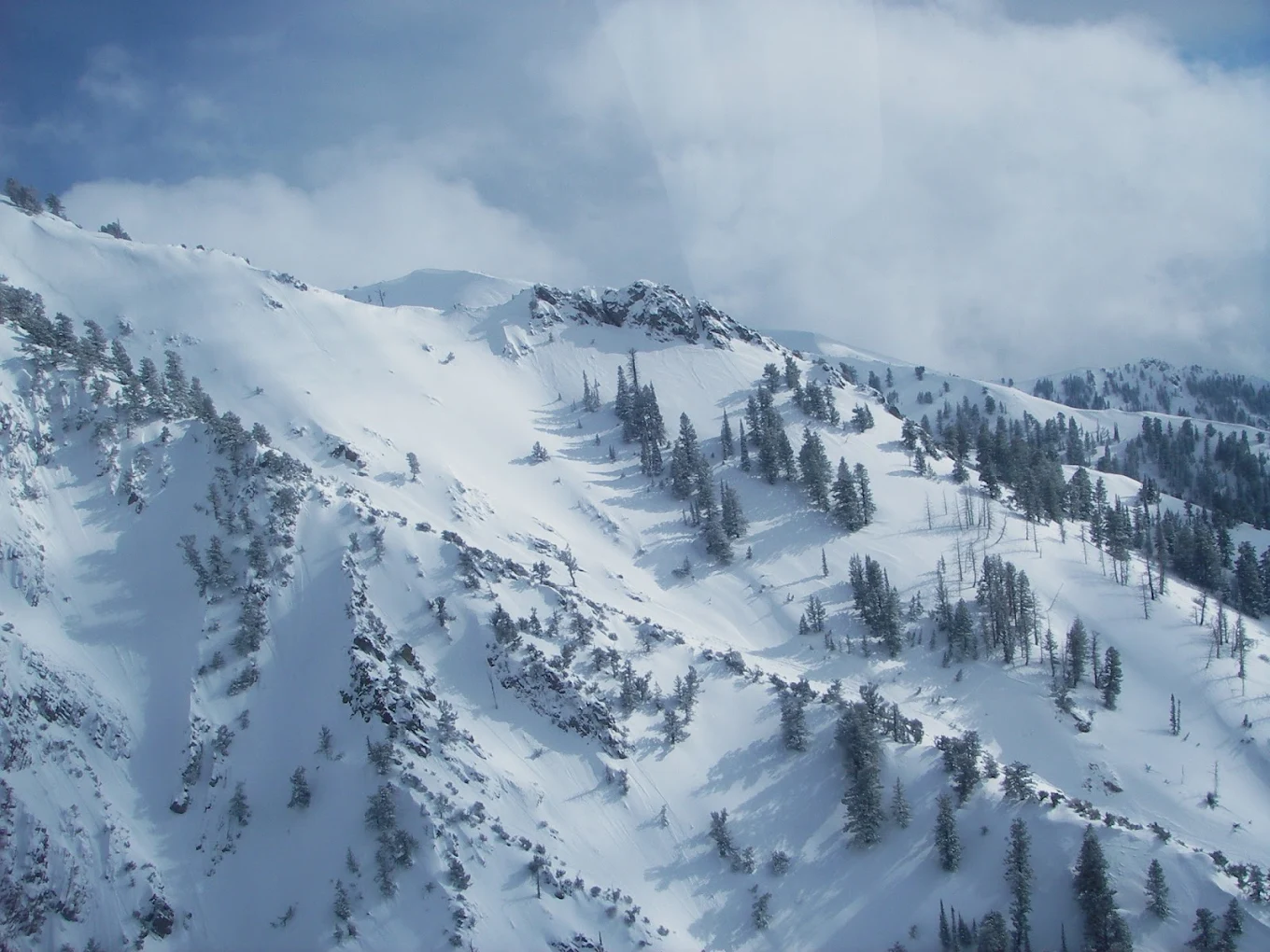 Diamond Peaks Heli-Ski Adventures in Utah, USA