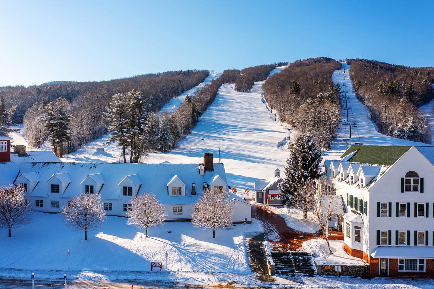 Ragged Mountain in USA - a ski slope with snow on the ground.