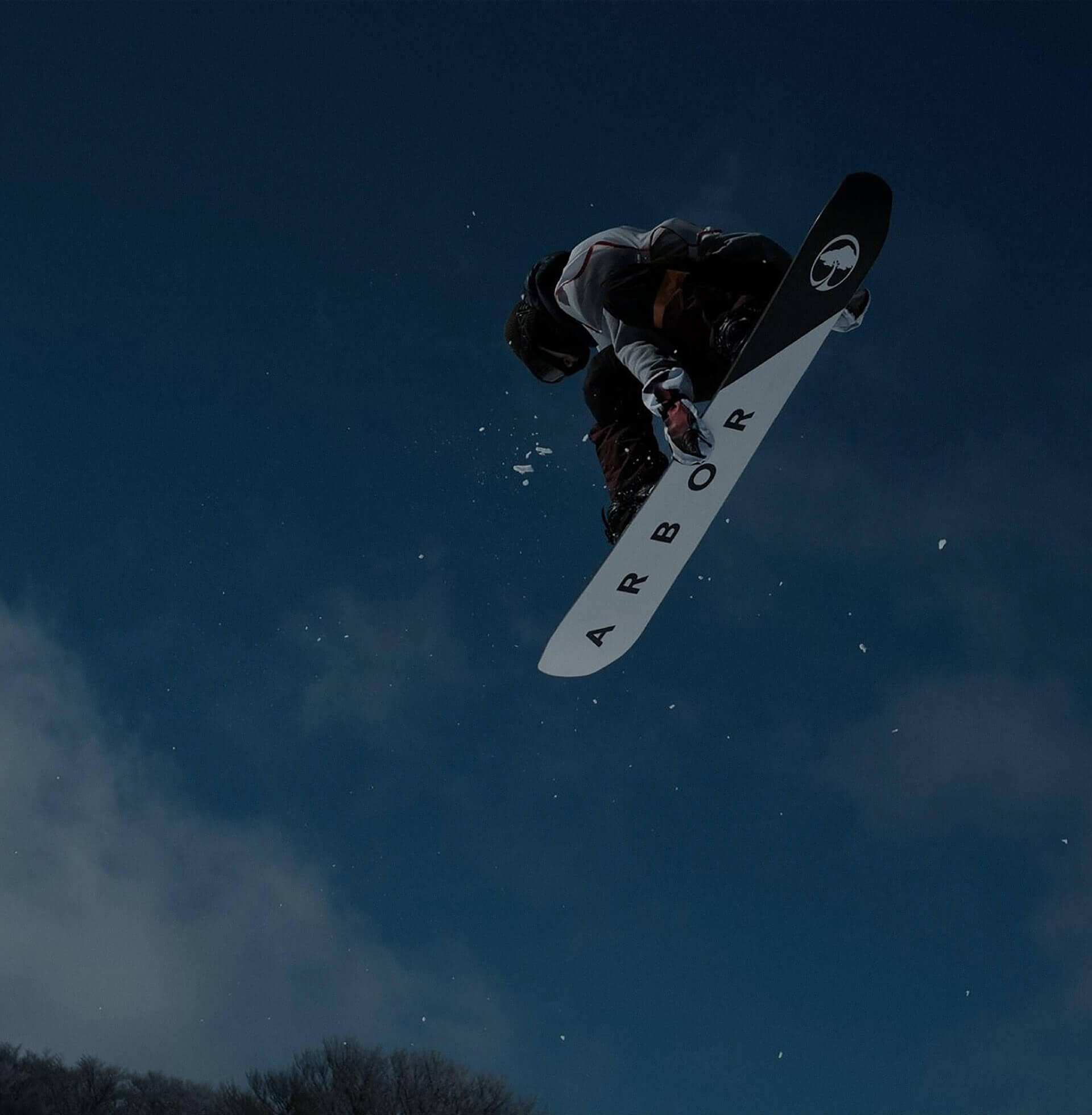 A snowboarder gliding down the snowy slopes of Mizuho Highland in Chūgoku, Shimane, Onan Town, Ochi District, Honshu, Japan.
