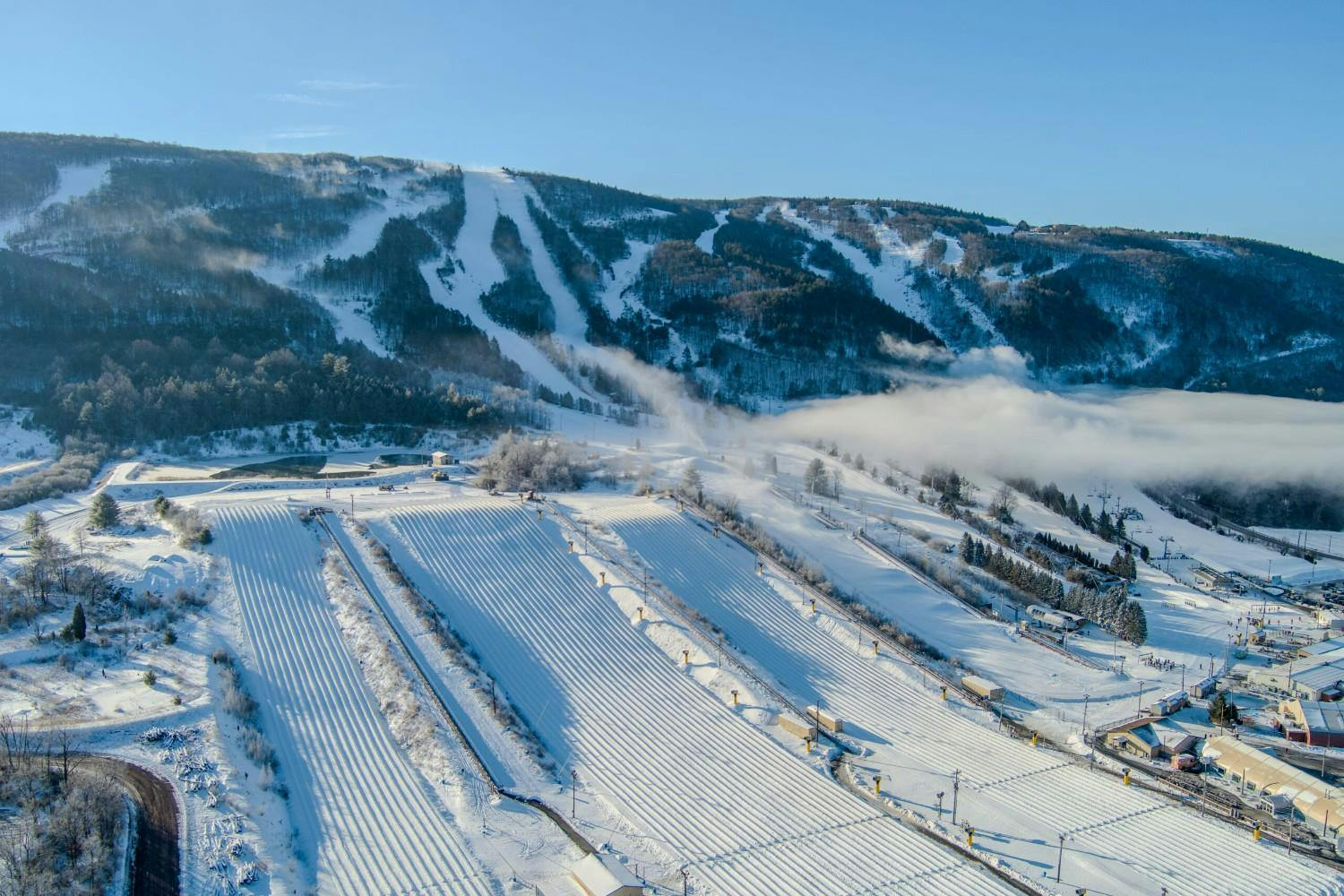 Blue Mountain in USA: an aerial view of a ski resort in the mountains.