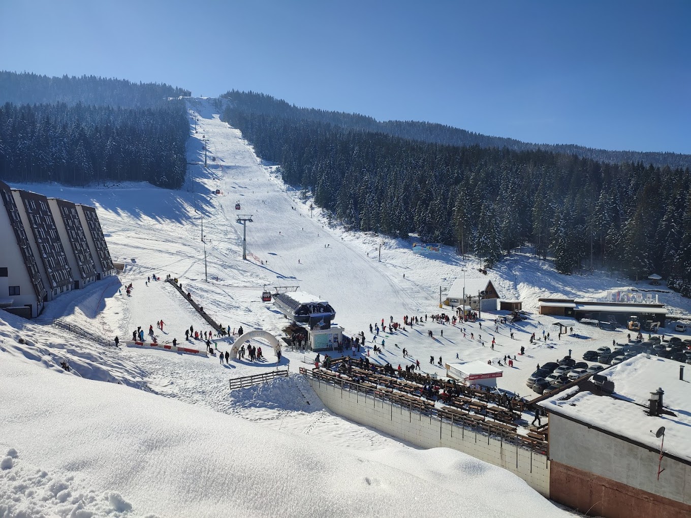Ravna Planina in Bosnia and Herzegovina - the slopes are covered in snow and people are standing on them.