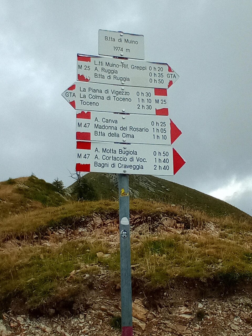 Piana di Vigezzo – Craveggia | Santa Maria Maggiore in Italy - a sign on the side of a hill.