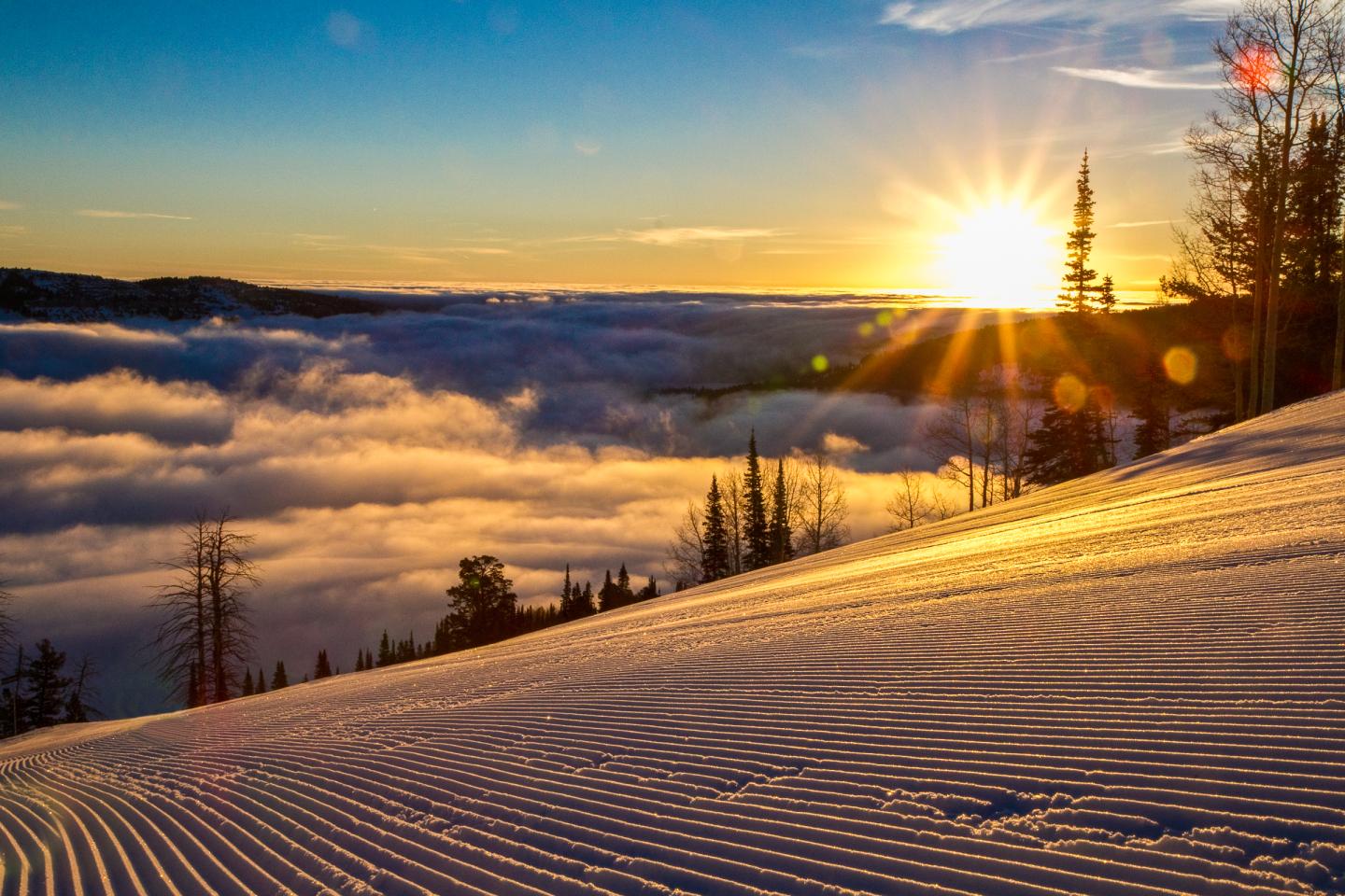 Beaver Mountain in USA - the sun is shining over the clouds in the mountains.