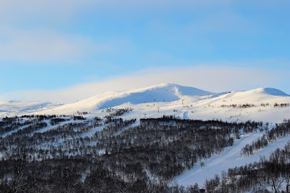 A picturesque view of Saddleback ski resort in Rangeley Maine. The image captures the snow-covered slopes of a mountain reinforcing the beauty of winter scenery and the thrill of winter sports.